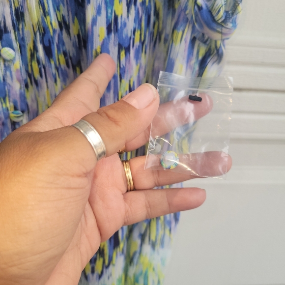 Liz Claiborne Blouse - Picture 4 of 5